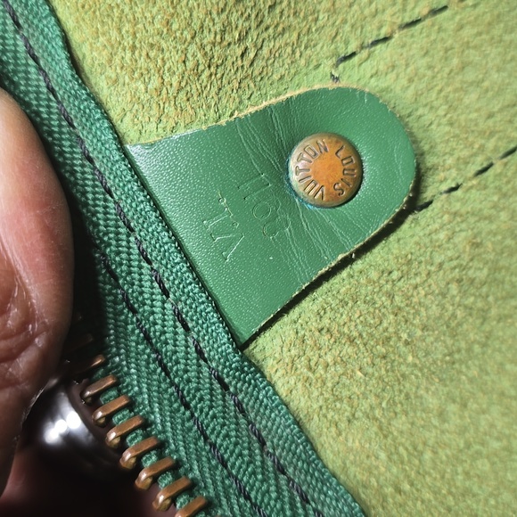 Louis vuitton epi duffle bag - Picture 9 of 12